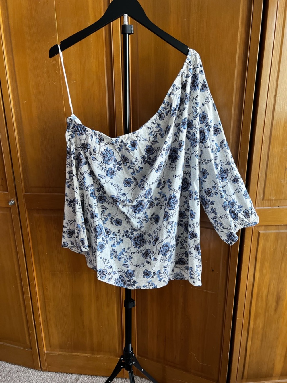 J. Jill White One-Shoulder Floral Top with Blue Print